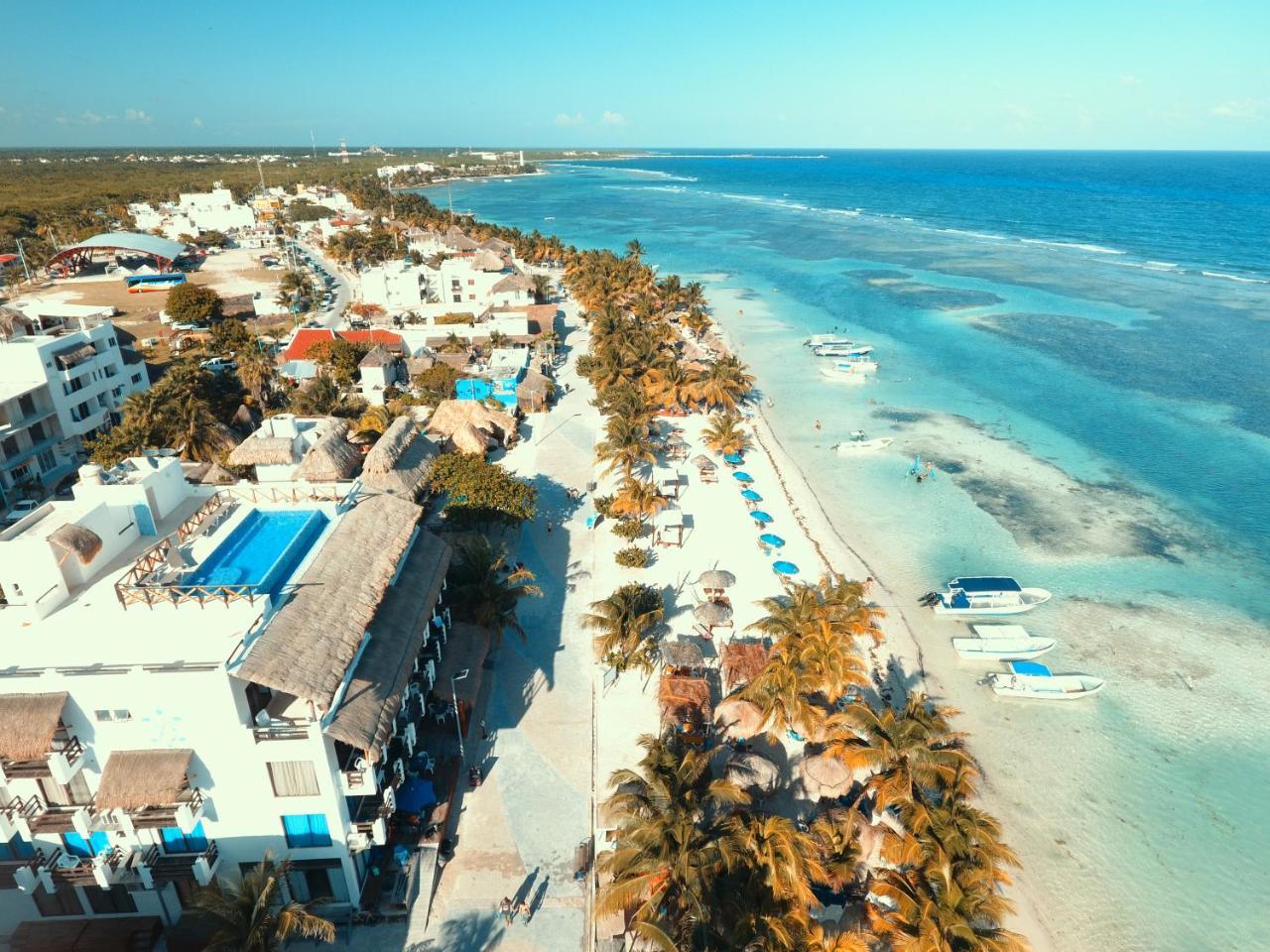 Hotel Blue Reef Frente Al Mar 마아우알 외부 사진